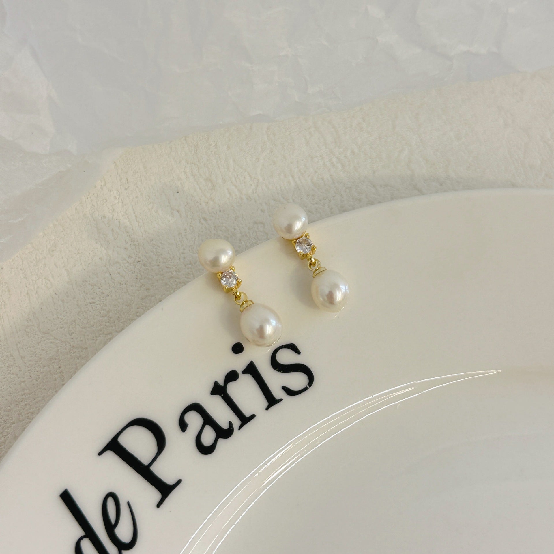 Exquisite zircon freshwater pearl earrings 9mm