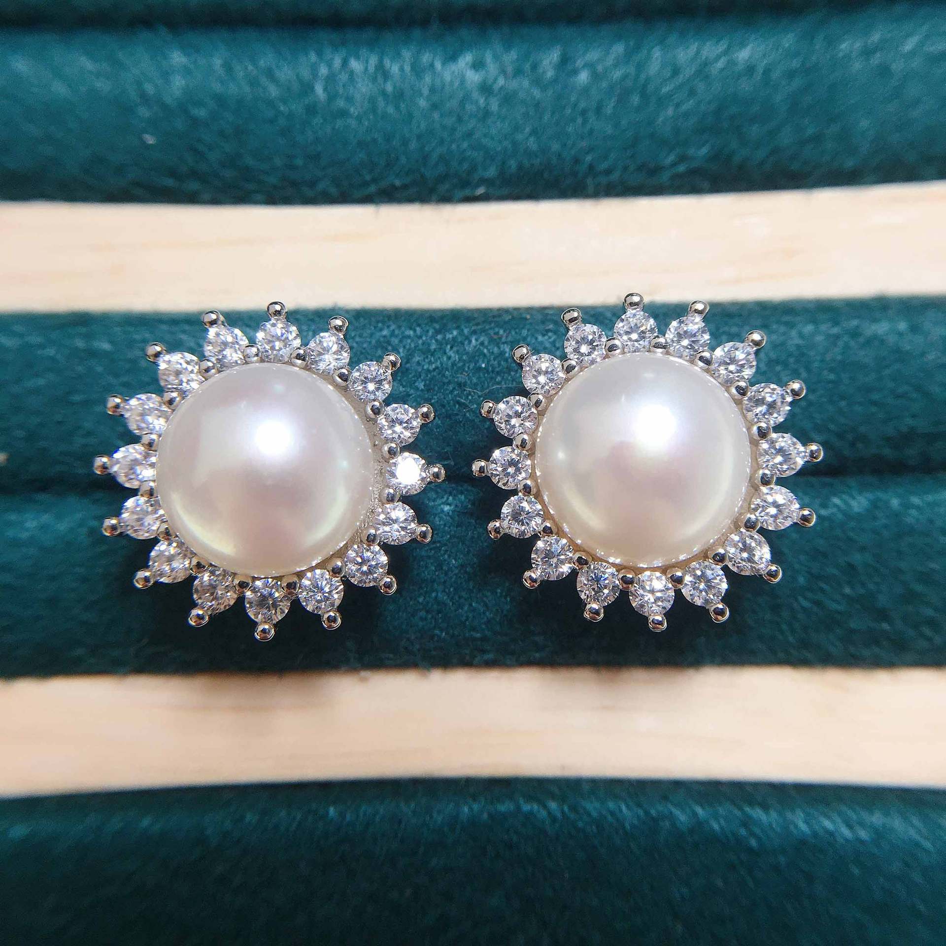 Natural Freshwater Pearl Earrings 9mm