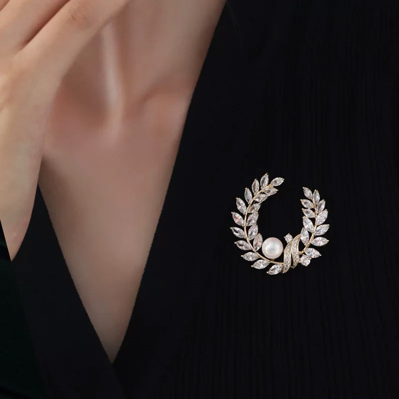 069-golden-pearl-brooch-pins-womens-rhinesto