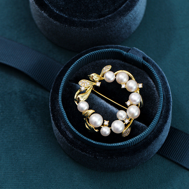 Floral wreath pearl brooch pin