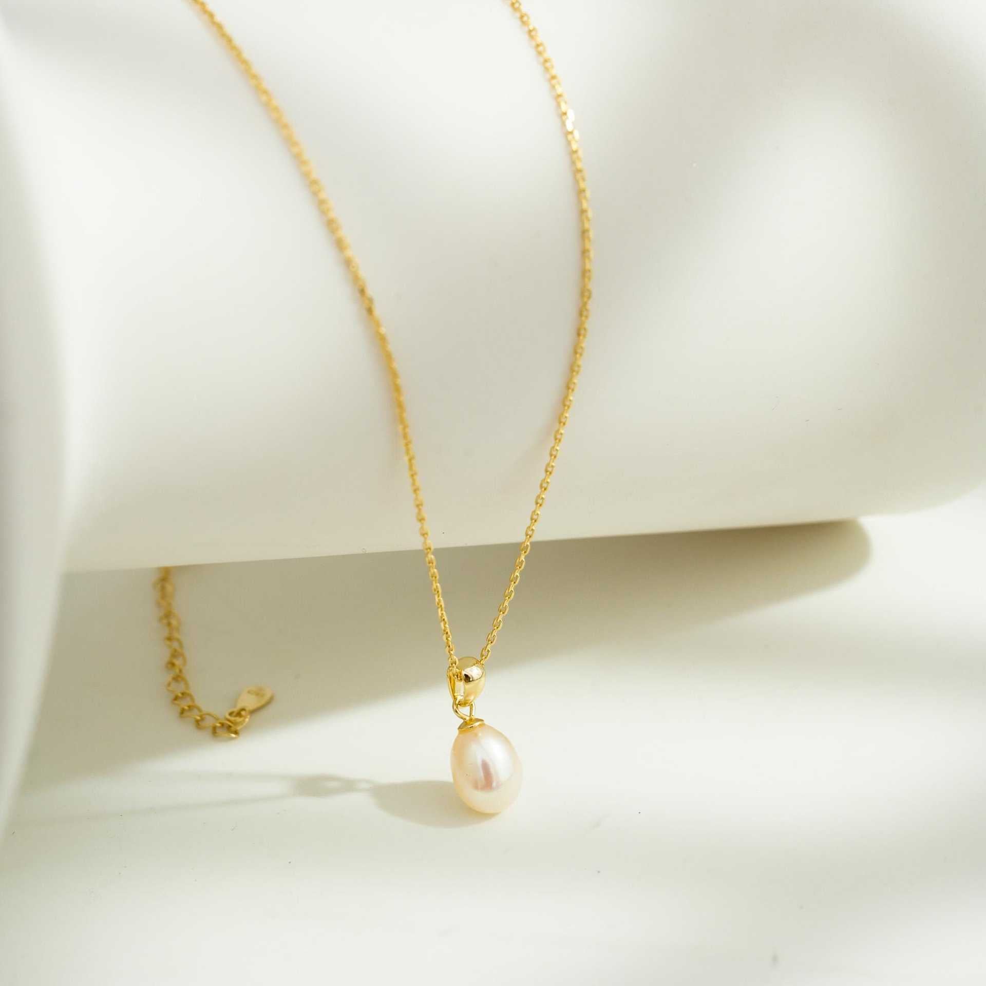 Minimalist 18K Gold Plated Natural Freshwater Pearl Necklace