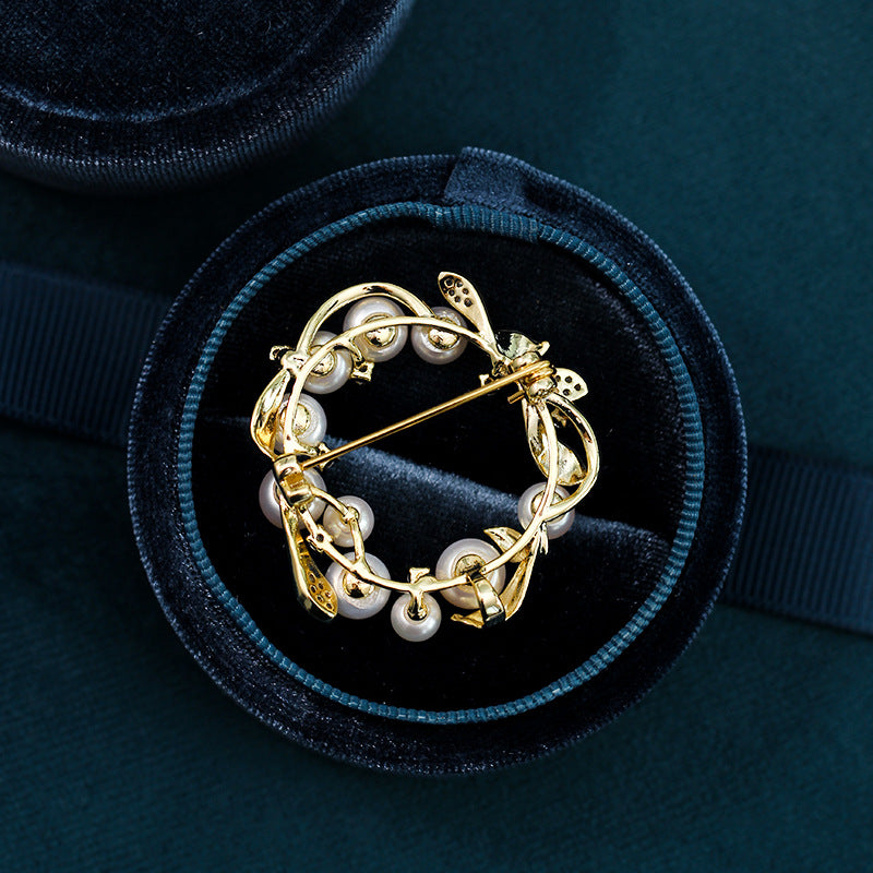 Floral wreath pearl brooch pin