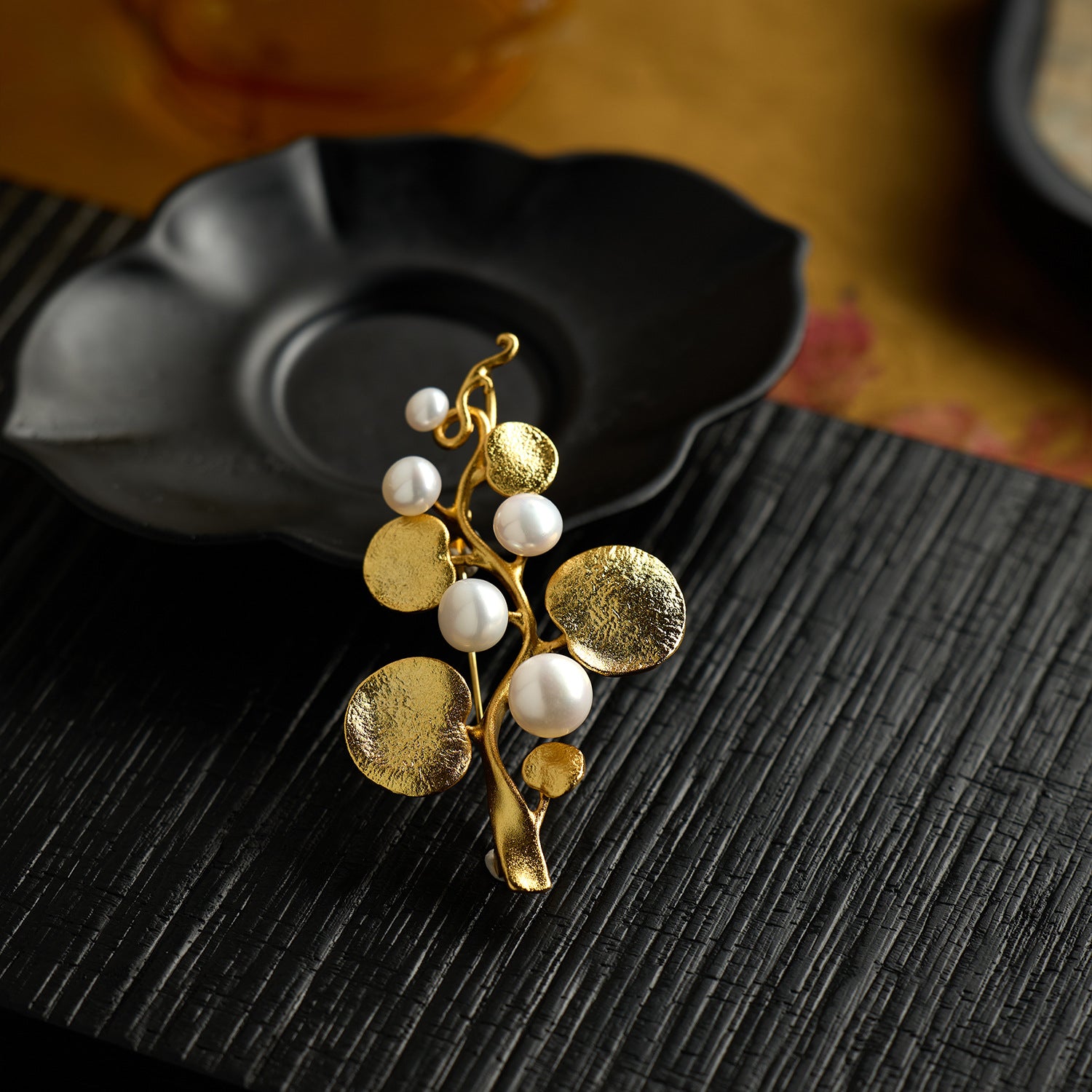Freshwater Pearl Golden Wreath Brooch pin