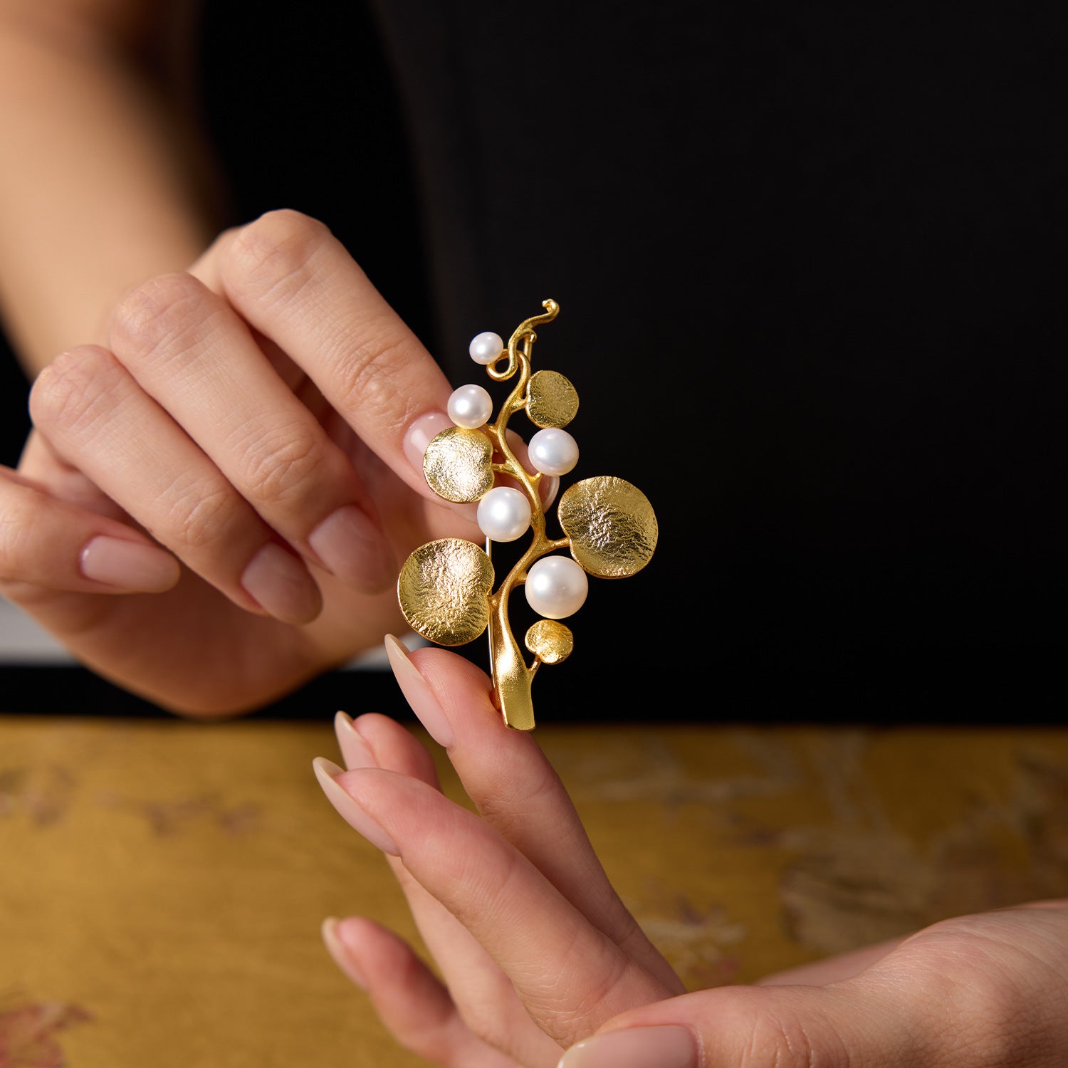 Freshwater Pearl Golden Wreath Brooch pin