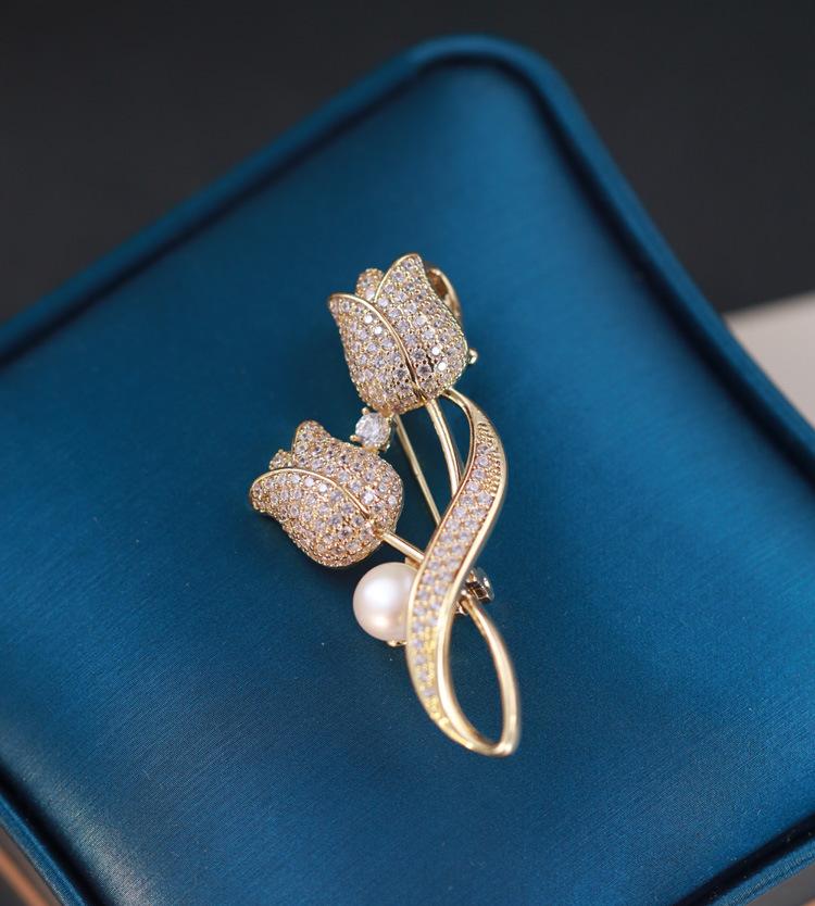 Golden flower pearl brooch pins #306